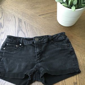Black jegging shorts